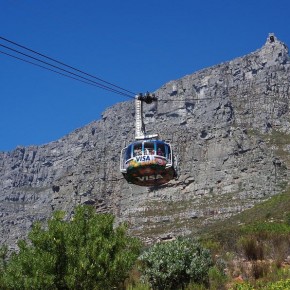 Die Seilbahn zum Tafelberg dreht sich während der Fahrt einmal um 360°