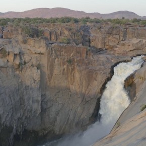Der Hauptfall der Augrabies Wasserfälle führte bei unserem Besuch 61 cbm Wasser pro Sekunde. In Spitzenzeiten waren es schon über 4000 cbm.