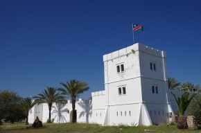 Das alte deutsche Fort Namutoni wurde mehrfach zerstört und wieder aufgebaut. Leider zerfällt es derzeit erneut.