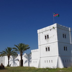 Das alte deutsche Fort Namutoni wurde mehrfach zerstört und wieder aufgebaut. Leider zerfällt es derzeit erneut.