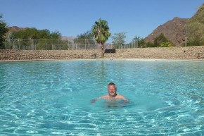 Endlich mal wieder Bottich. Das Wasser im Pool von Ai Ais hat angenehme 35 Grad...