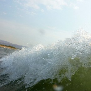 Bei ordentlichem Wind gibt es am Malawisee auch ordentlich hohe Wellen