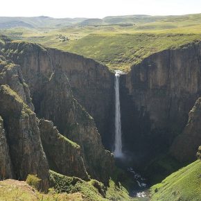 Beeindruckende 186 Meter stürzt der Maletsunyane-Wasserfall in die Tiefe.