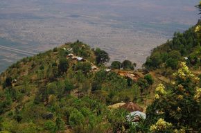 Über eintausend Meter fällt das Usambara-Gebirge an seiner Grenze ab...