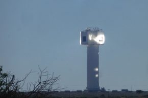 Leider kommt man an das Solarturmkraftwerk in Upington nicht sehr nah heran.