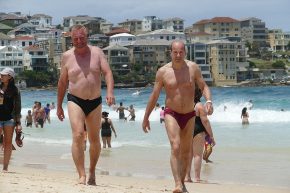 Am legendären Bondi Beach in Sydney bekommen wir Lust auf Meer...