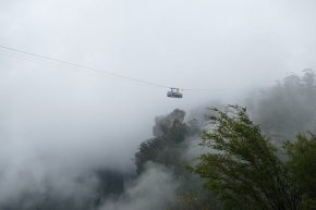 Wer Höhenangst hat, kann den Skyway bei Nebel befahren.