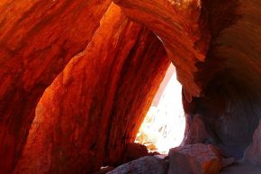 Felshöhle am Uluru