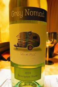 Den australischen Grey Nomads ist sogar ein Wein gewidmet. Wir hatten Kopfschmerzen davon.