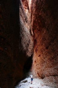 einer der breiteren Durchgänge am Echidna Chasm im Purnululu Nationalpark