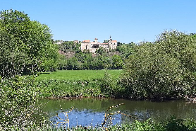  Schloss Gosau am Saaleradweg zwischen Naumburg und Weißenfels