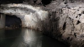 Einige Teile der Marienglashöhle stehen unter Wasser.