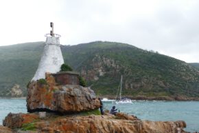 Ein Wahrzeichen von Knysna – der Leuchtturm an den Heads
